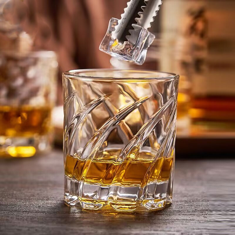 Wine Beer Spirits - Copo de uísque em relevo, alta